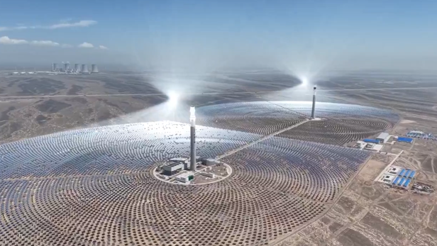 Lichtspiel beim Dunhuang Solarthermie-Kraftwerk.