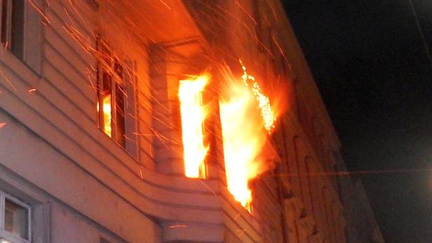 Kurios: Über ein Skype-Telefonat bemerkte ein Schweizer des Feuer in der Wohnung