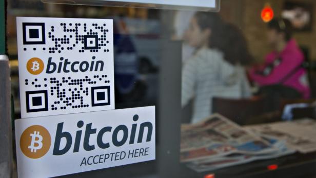 Die Akzeptanz der Digitalwährung Bitcoin steigt. Experten sind dennoch skeptisch.