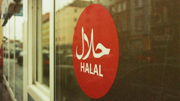 Symbolbild: Halal-Schild vor einem Restaurant.