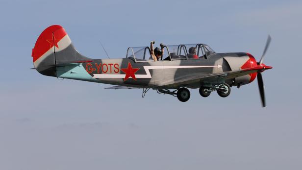 Die Jak-52 wird auch gern als Kunstflugzeug eingesetzt.