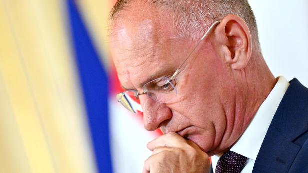 Innenminister Karner bei einer Pressekonferenz zum Thema Asylbilanz 2025.