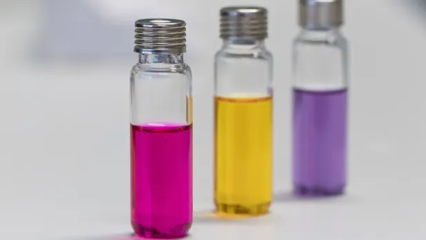 Die chemische Zusammensetzung pflanzlicher Wirkstoffe wird untersucht.