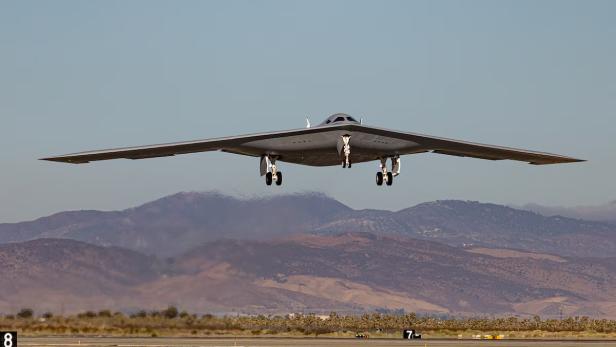 Der Flug des 2. B-21 Raider.