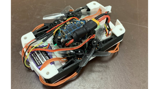 Eine zusammengefaltete Mini-Drohne.