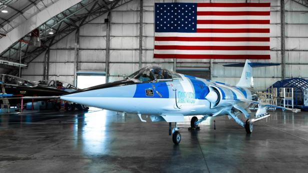 F-104 mit ATLAS unter dem Flügel