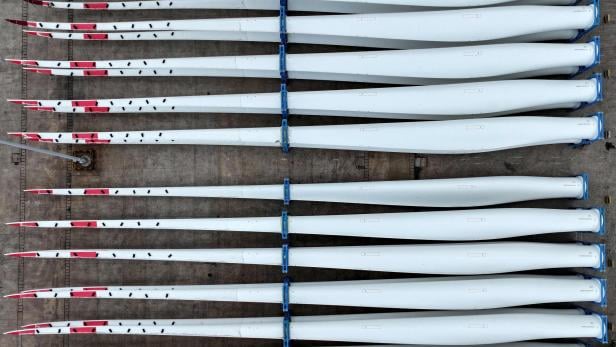 Rotorenblätter von Windkraftanlagen.