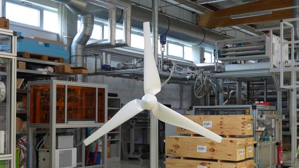 Rotor in Leichtbauweise steht in einer Halle