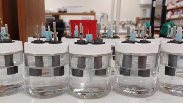 Versuchsbatterien im Labor