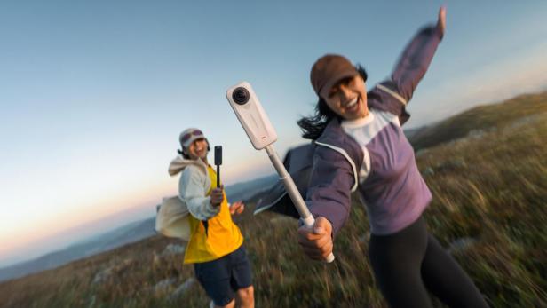 Neue Insta360 X4 Lite auf Selfie-Stick