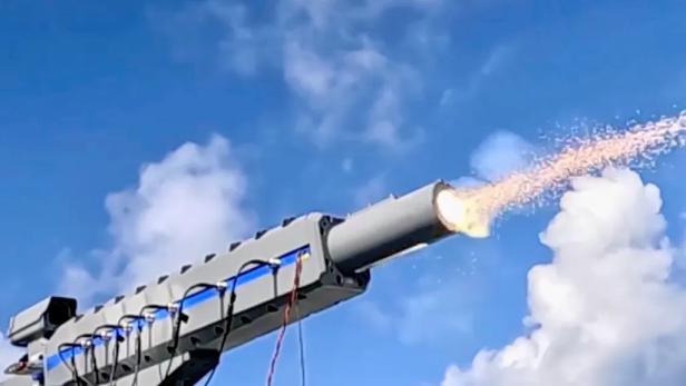 Japans Railgun beim Feuern