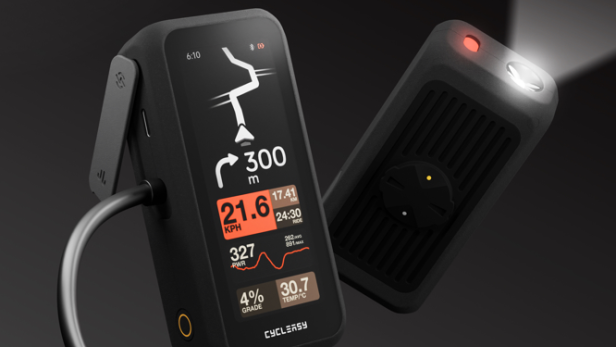 Fahrradcomputer mit Displayanzeige und integriertem Frontlicht in dunkler Umgebung.