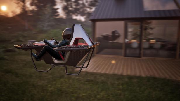 Person mit Helm fliegt in einem futuristischen Jetbike vor einem modernen Haus bei Sonnenuntergang.