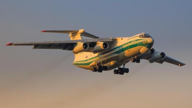 Eine Ilyushin Il-76 im Landeanflug