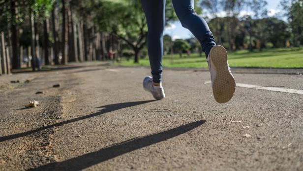 Beine - jemand ist draußen joggen 