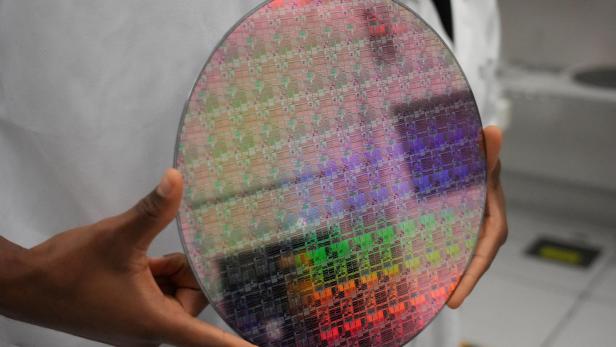 In solche Siliziumwafer werden Computerchips eingeäzt.