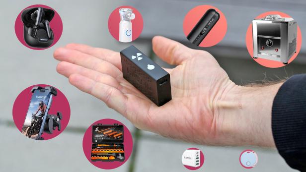 Mehrere Technik-Gadgets, darunter ein Strahlenmessgerät, auf einer offenen Hand und im Hintergrund.