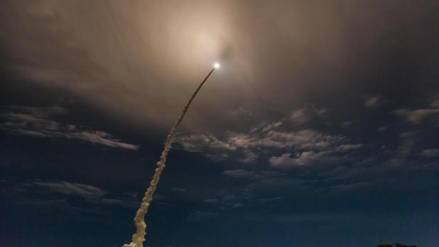Französische Rakete transportiert Viasat-Raketen ins All