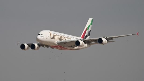 A380 der Emirates in der Luft (Symbolbild)