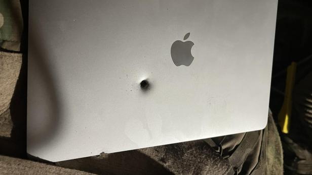 MacBook stoppt Granatsplitter in der Ukraine und funktioniert noch