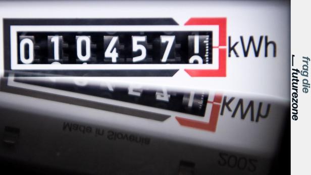 Nahaufnahme eines analogen Stromzählers mit sichtbarem kWh-Zählerstand.
