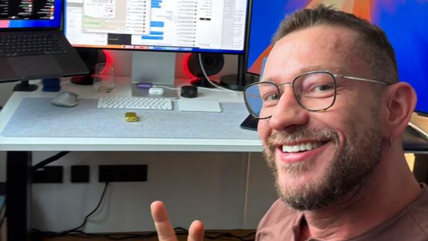 Ein Selfie von Peter Steinberger bei der Arbeit