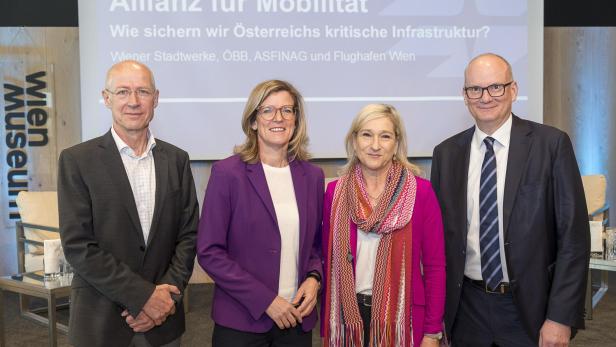 Teilnehmer der Podiumsdiskussion "Allianz für Mobilität" (v.l.n.r.): Herbert Kasser, Manuela Waldner, Monika Unterholzner, Julian Jäger