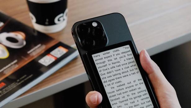 Mini-E-Reader als MagSafe-Zubehör für das iPhone