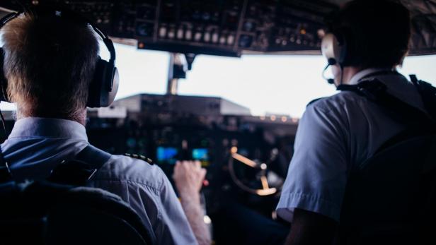 Piloten im Cockpit