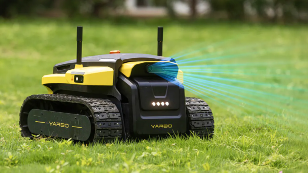 Yarbo Mähroboter auf grünem Rasen