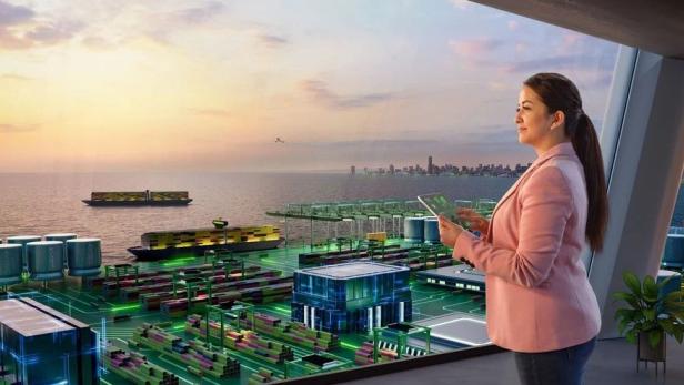 Frau mit Tablet blickt auf digitalisiertes Hafenlogistikzentrum bei Sonnenuntergang.