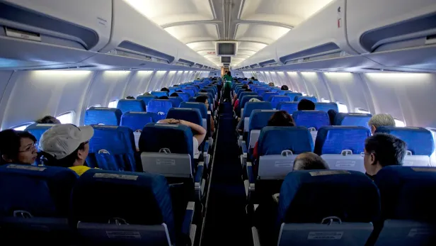 4 clevere Features im Flugzeug, die jede Reise angenehmer machen