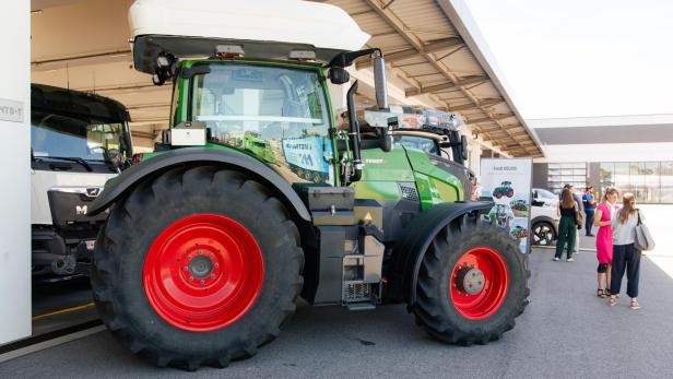 Wasserstoff-Traktor am Gelände der Wiener Netze.