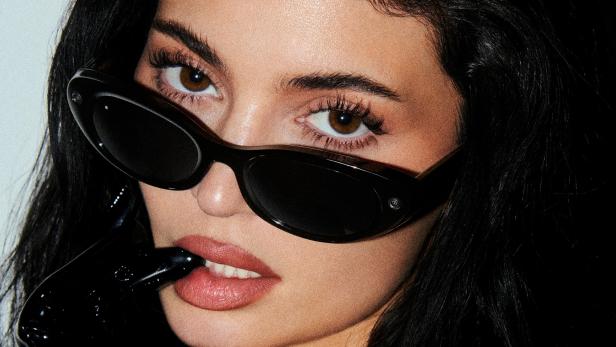 Kylie Jenner trägt die neue smarte Sonnenbrille von Meta