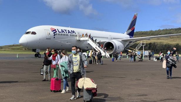 Eine Maschine von LATAM auf dem Mataveri International Airport (2022)