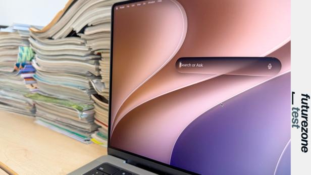 Siri AI am MacBook Pro unter macOS 27 Beta