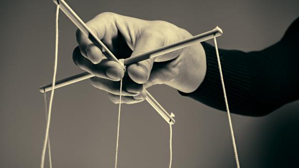 Manipulating arm