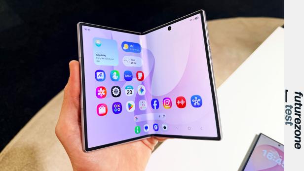 Samsung Galaxy Z Fold8 in der Hand