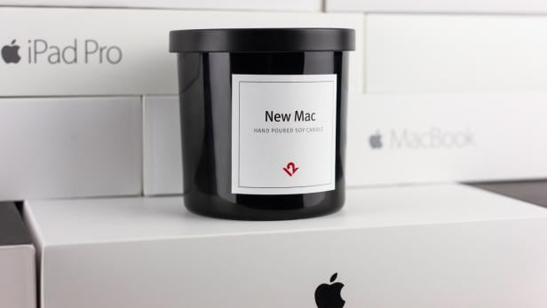 Die Duftkerze soll nach neuem Mac riechen (riecht aber nicht nach Apfel)