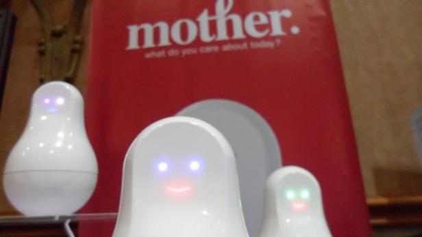 Der Überwachungsroboter Mother kann bald von externen Programmierern befüttert werden.