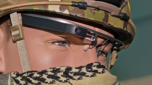 Die Spezialeinheit BATMAN der US Air Force testet Google Glass - hier an einem Dummy