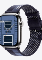 Eine Apple Watch mit einem blauen Hermès-Zifferblatt und passendem Armband.