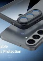 Das Rendering zeigt das Samsung Galaxy S26 FE mit flachen Seiten, seitlichen Tasten und mittig platzierter Frontkamera.
