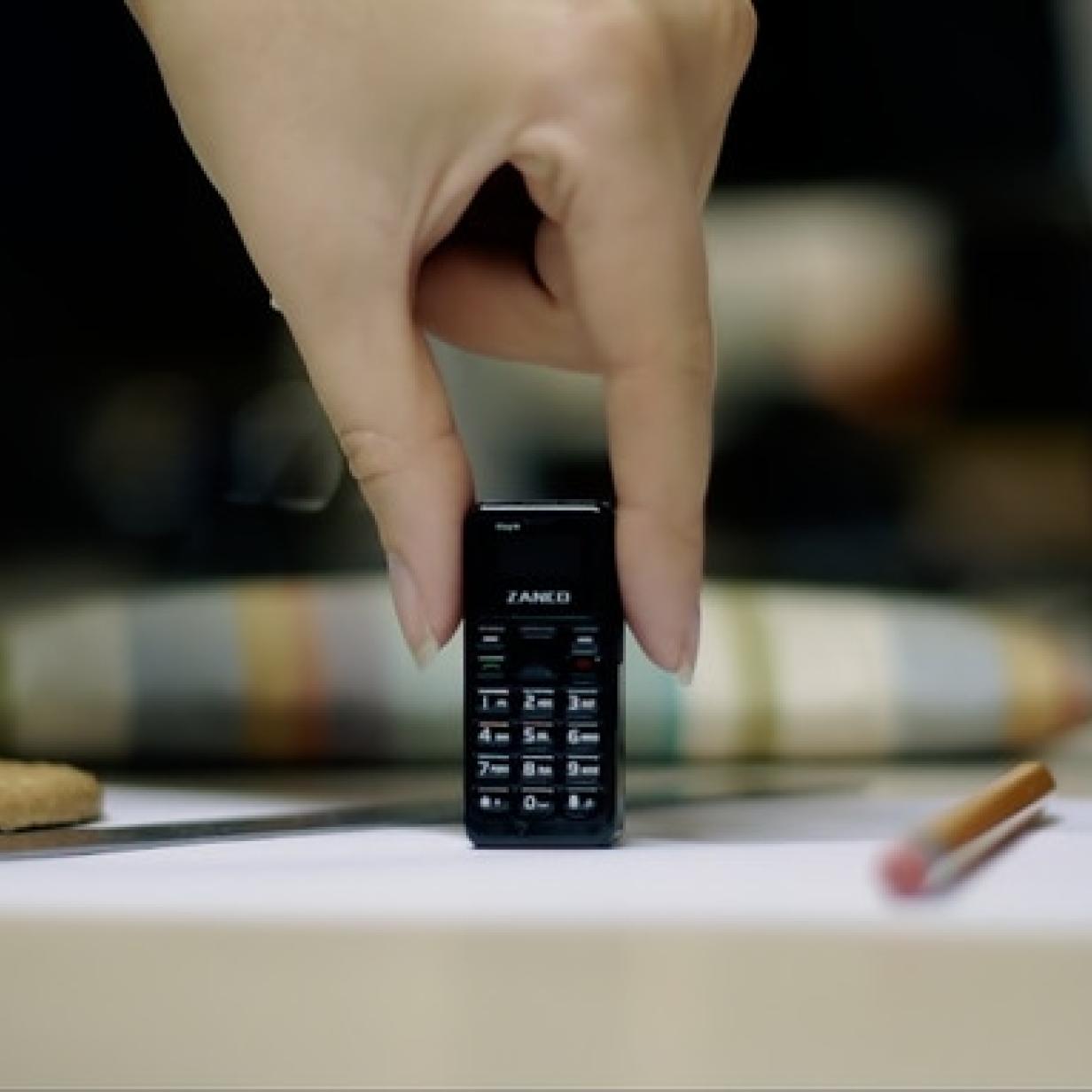 Tiny T1: Das kleinste Handy der Welt kostet 34 Euro