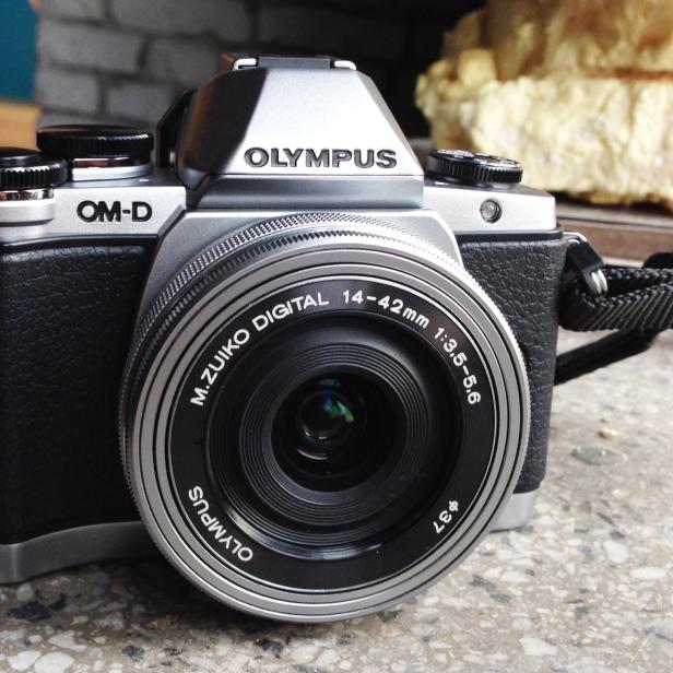 Die Olympus OM-D E-M10 kommt im schicken Retro-Look