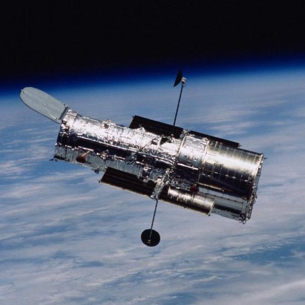 Das Hubble Space Telescope fliegt 559 Kilometer über der Erdoberfläche