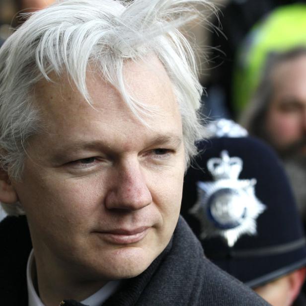 Wikileaks-Gründer Julian Assange wehrt sich seit Monaten gegen eine Auslieferung nach Schweden, wo er ungeschützten Sex mit zwei Frauen gehabt haben soll.