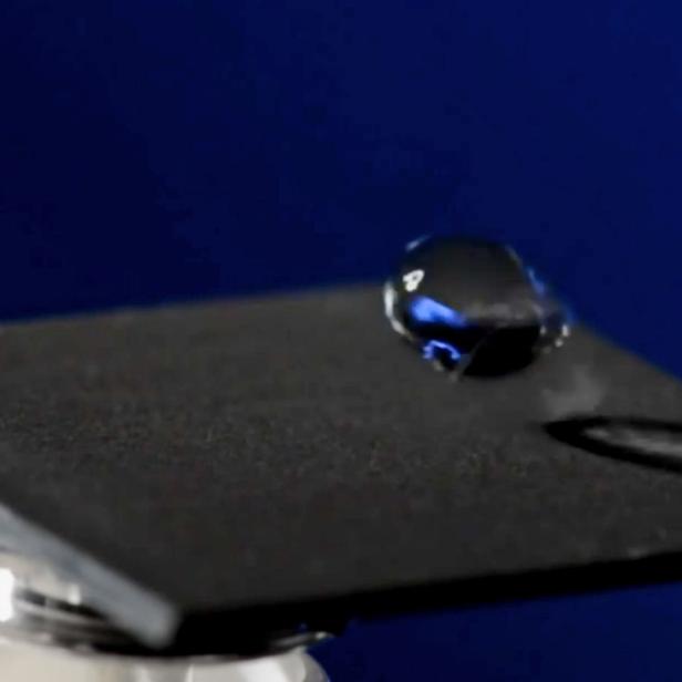 Superhydrophobes Metall der University of Rochester