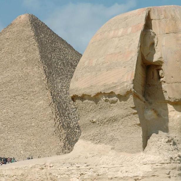 Die Liebsten aus den Katakomben der Pyramiden anzurufen, sollte man sich zweimal überlegen. 10 Minuten Telefonie kosten bei A1 aus Ägypten 49,90 Euro. Bei 3 sind es immerhin noch 30 Euro. Da hofft man auf schlechten Empfang.