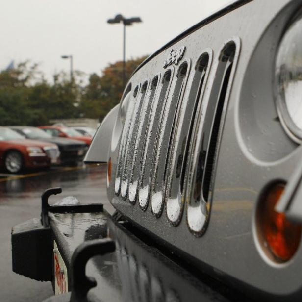 A Jeep Wrangler (R) is shown at the Criswell Chrysler-Dodge-Jeep-Fiat dealership in Gaithersburg, Maryland October 2, 2012. Chrysler Group LLC, the smallest U.S. automaker, showed a 12 percent jump in sales to 142,041, marking its best September since 2007. REUTERS/Gary Cameron (UNITED STATES - Tags: TRANSPORT BUSINESS)